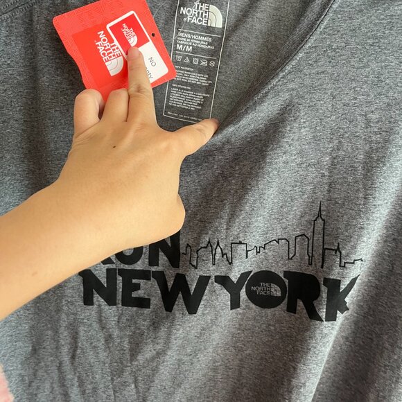Northface NYC runs tshirt size Medium MENS NWT - Picture 5 of 5